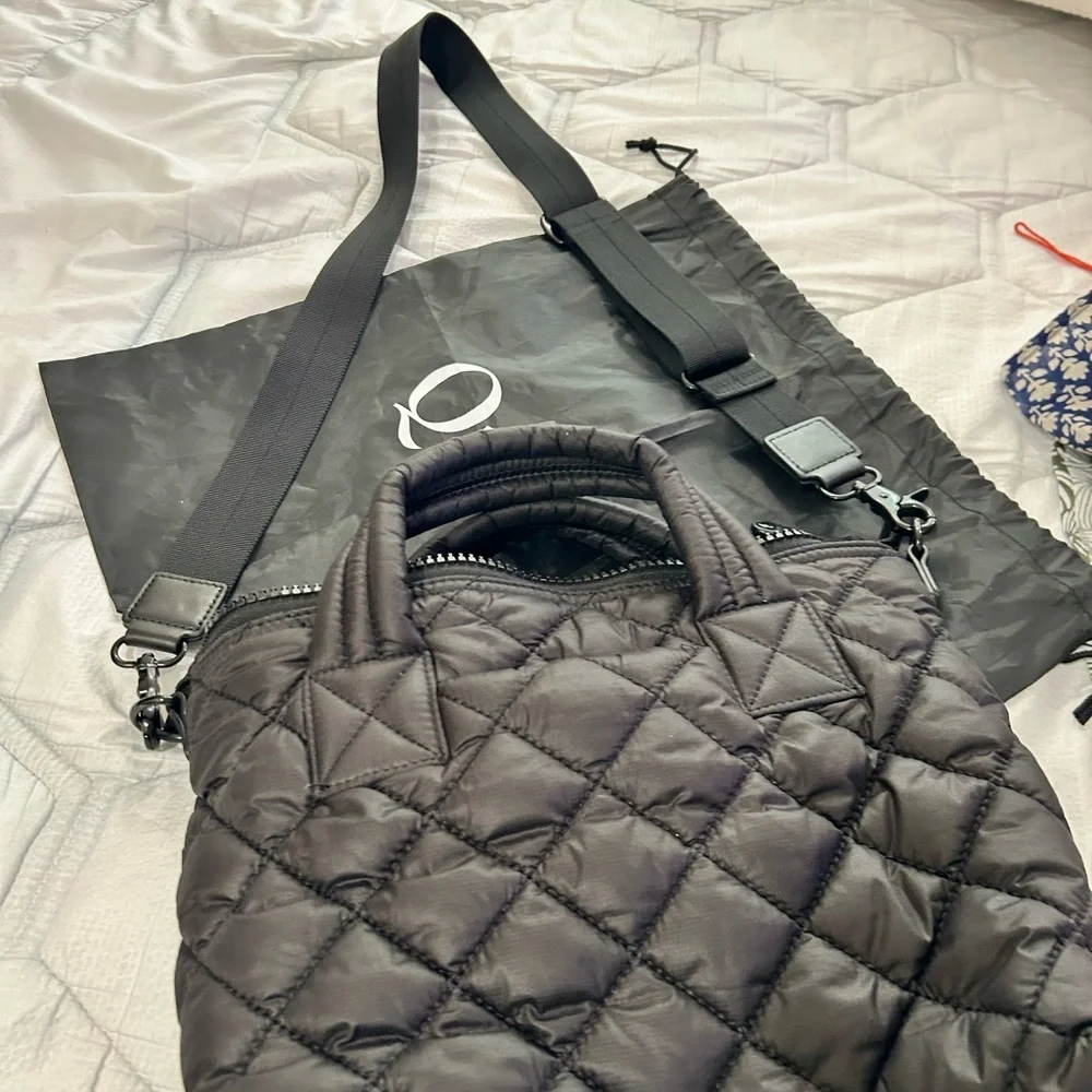 Elegant Black Quilted Shoulder Bag - Picture 4 of 8